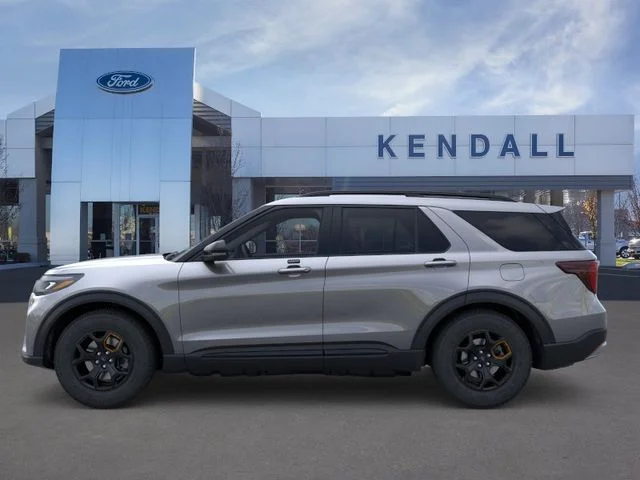 New 2026 Carbonized Gray Metallic Ford Tremor image 3