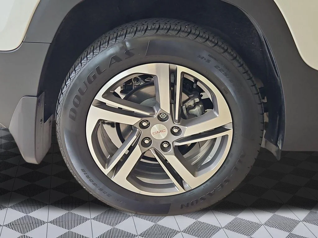 Used 2018 Quicksilver Metallic GMC SLT image 30