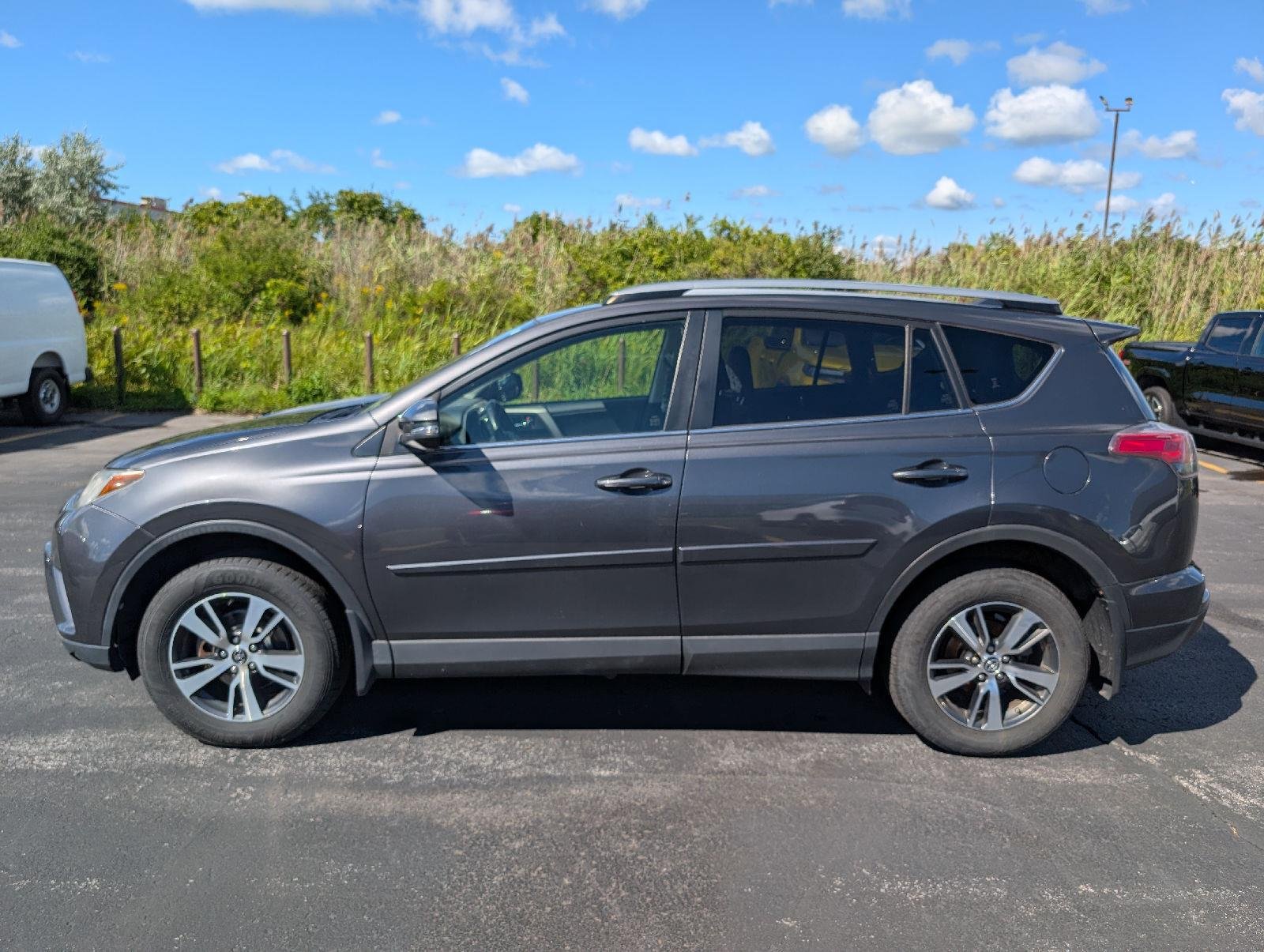 Used 2018 Magnetic Gray Metallic Toyota XLE image 5