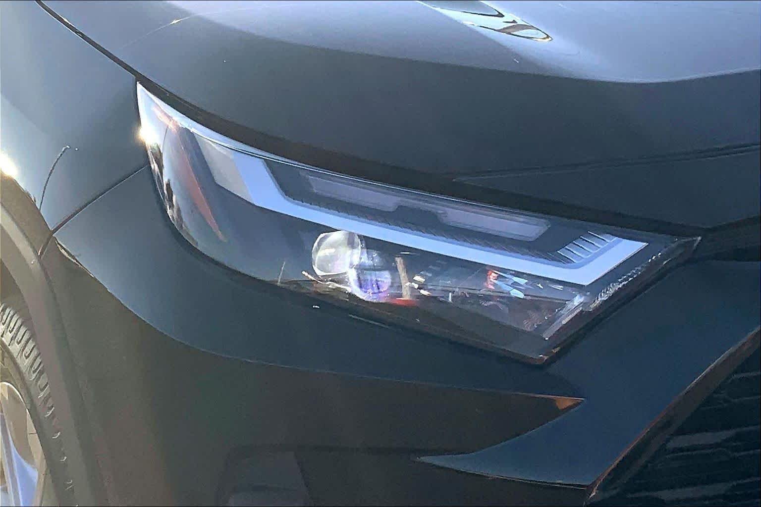 Used 2023 Midnight Black Metallic Toyota XLE Premium image 28