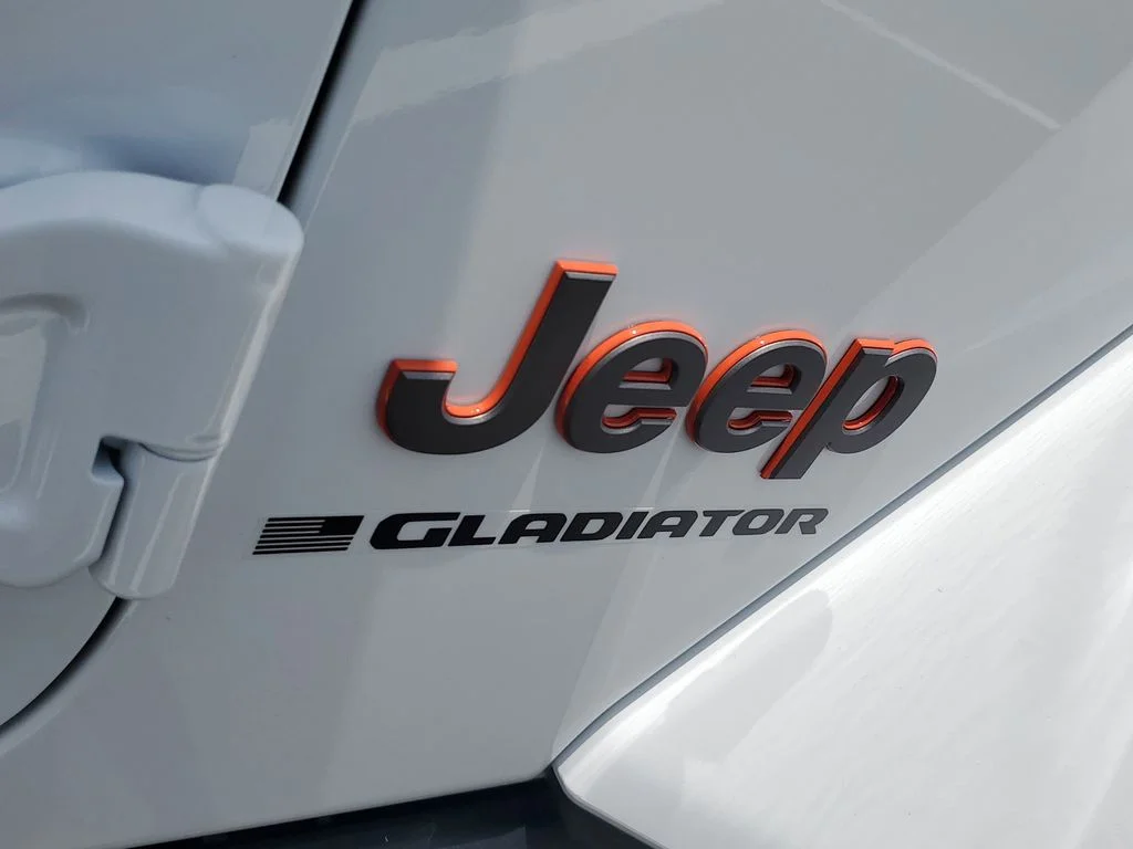 New 2026 White/off-white Jeep Mojave image 5