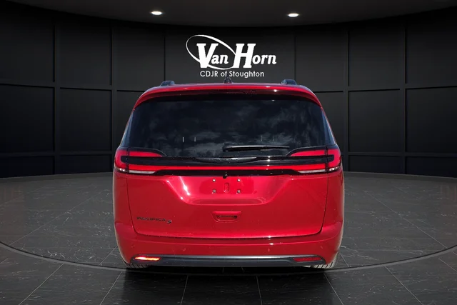 New 2026 Red Hot Pearl-Coat Exterior Paint Chrysler Select image 12