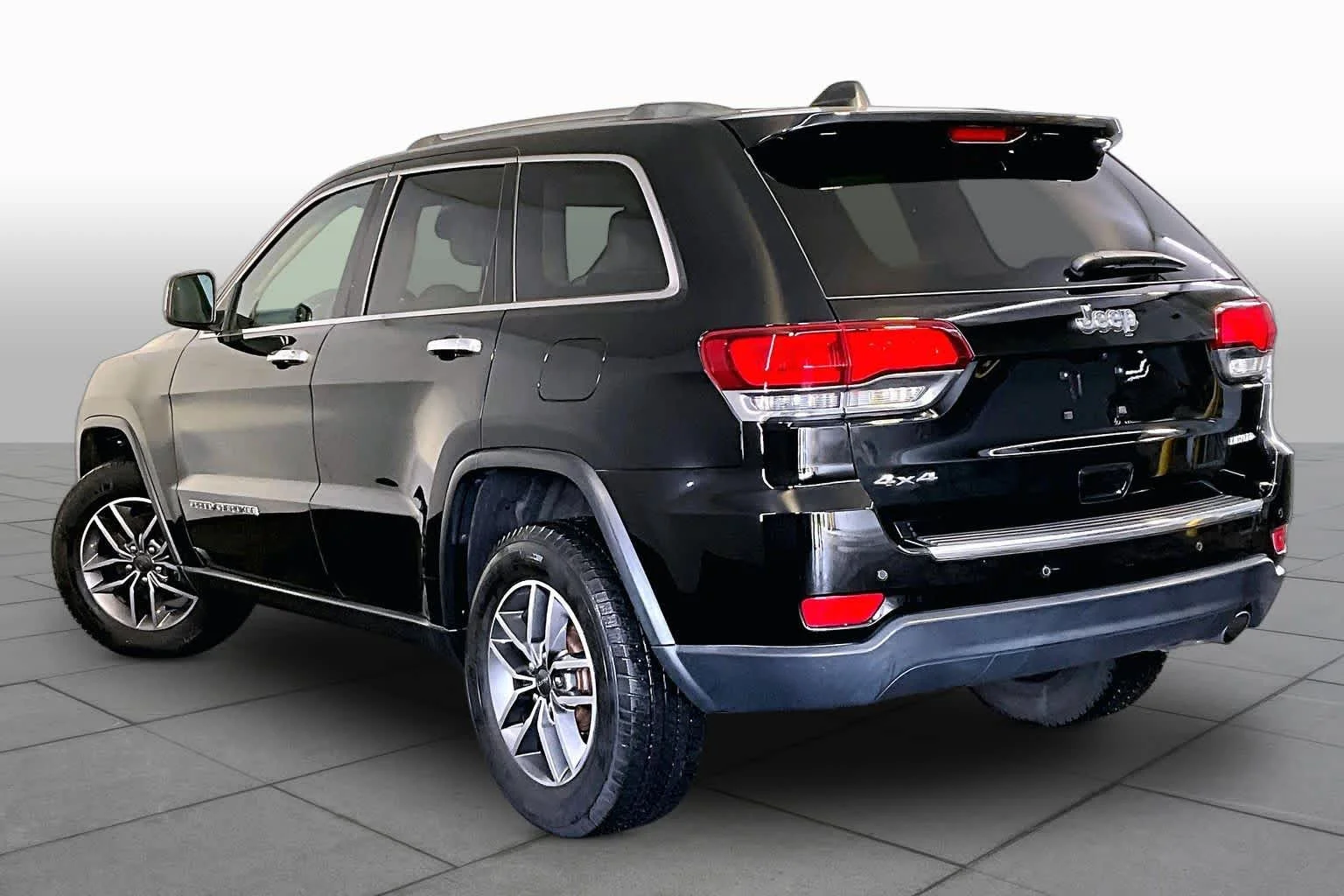 Used 2020 Diamond Black Crystal Pearlcoat Jeep Limited image 12