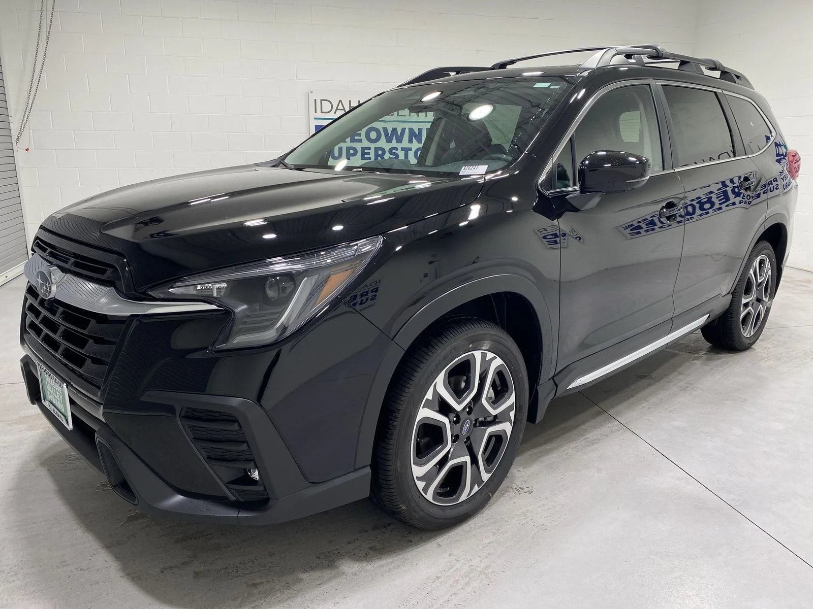 New 2026 CRYSTAL BLACK SILICA Subaru Limited image 4