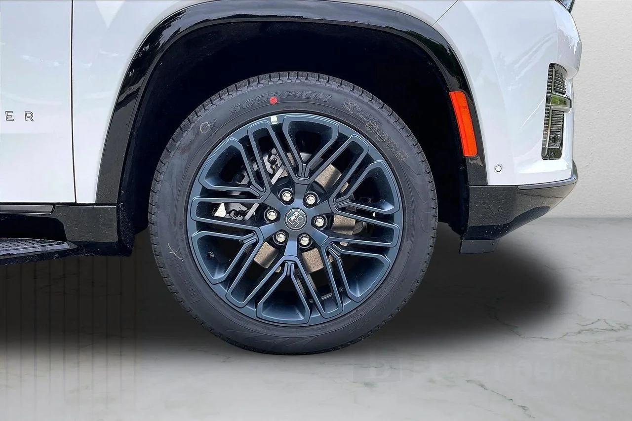 New 2026 Bright White Clear-Coat Exterior Paint Jeep  image 36