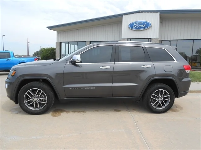Used 2017 Jeep Grand Cherokee Limited with VIN 1C4RJFBG6HC884764 for sale in Tyndall, SD