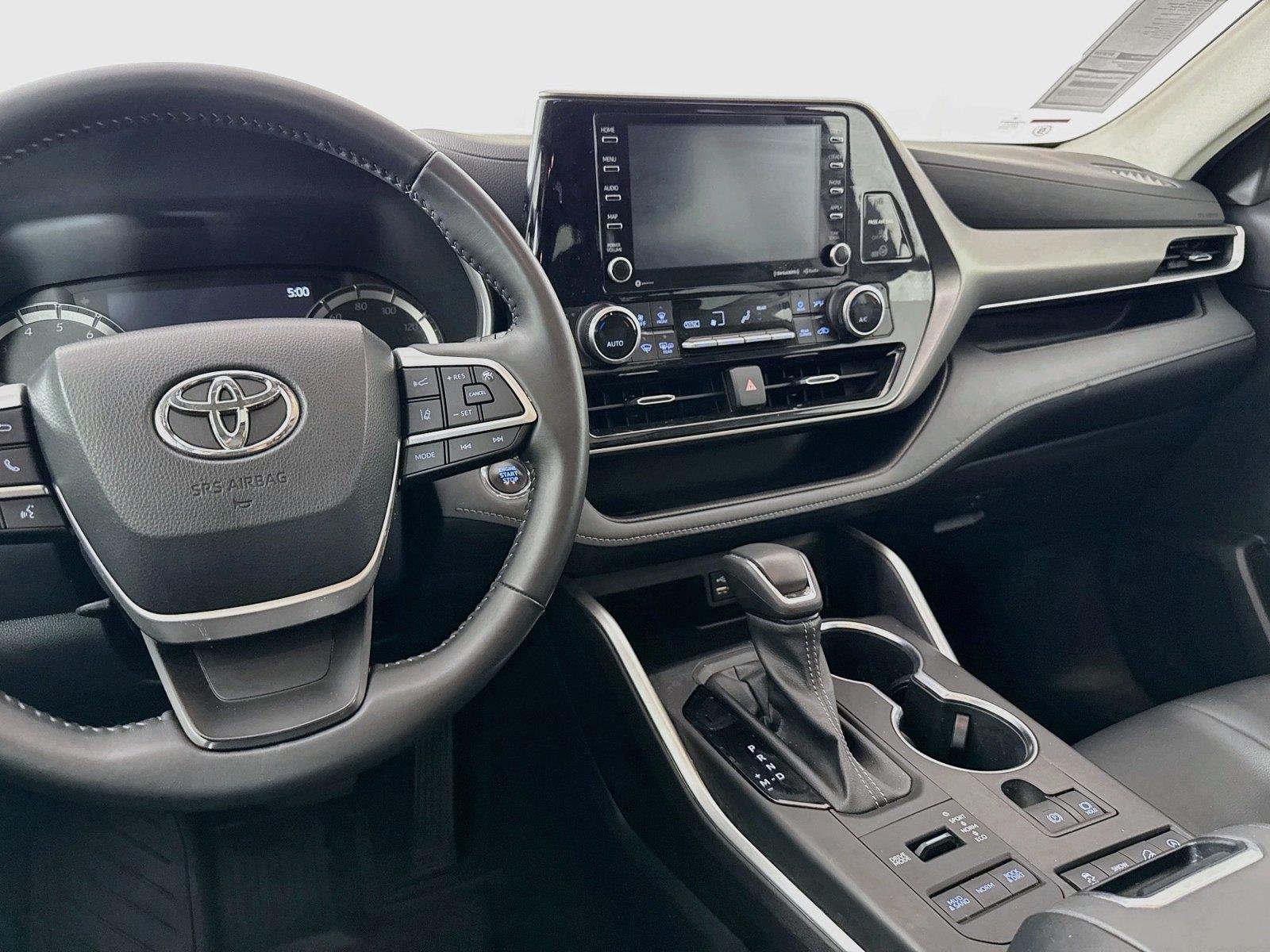 Used 2022 Midnight Black Metallic Toyota XLE image 32