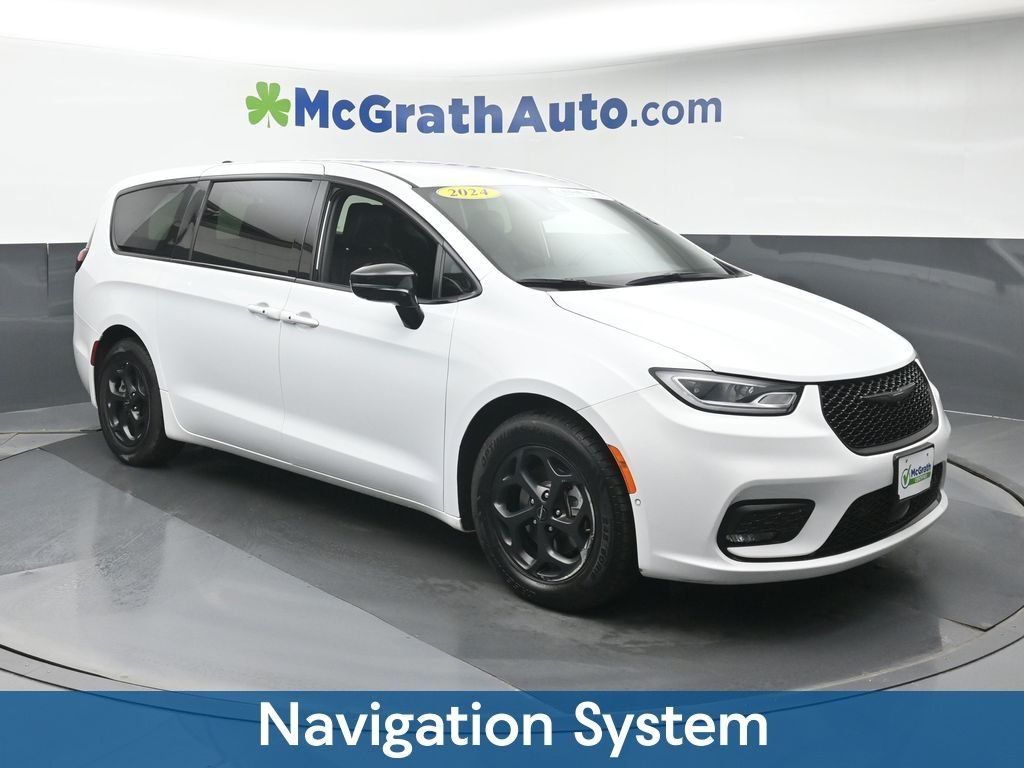 Used 2024 Chrysler Pacifica PHEV Select with VIN 2C4RC1S77RR115275 for sale in Cedar Rapids, IA