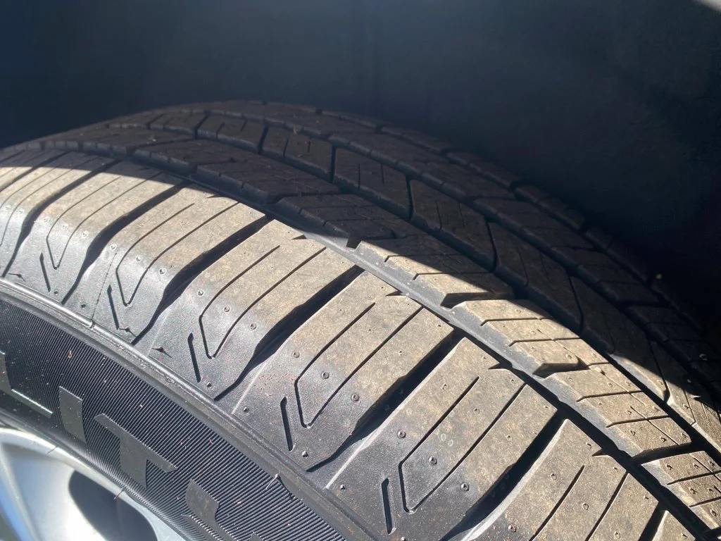 Used 2019 Includes Spectra Gray lower exterior accent color. Buick Essence image 39