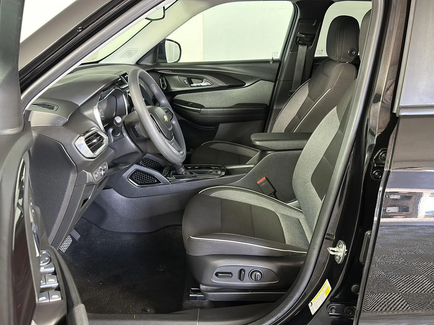 Used 2023 Mosaic Black Metallic Chevrolet LT image 7