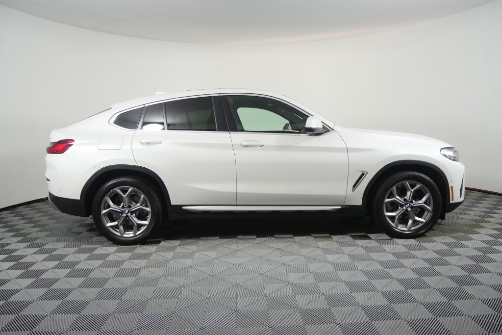 Certified Used 2025 Mineral White Metallic BMW xDrive30i image 3