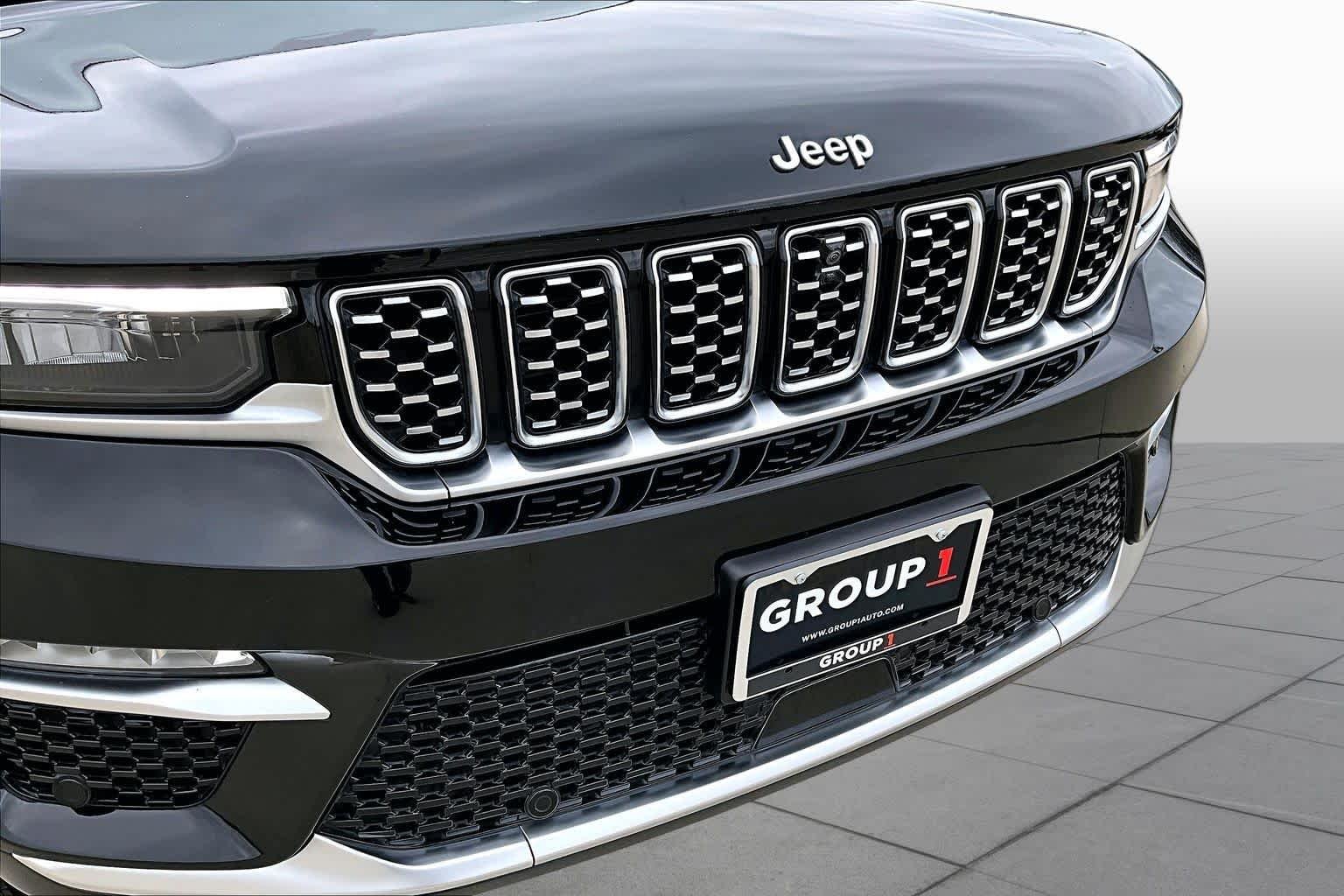 Used 2023 Diamond Black Crystal Pearlcoat Jeep Summit image 30