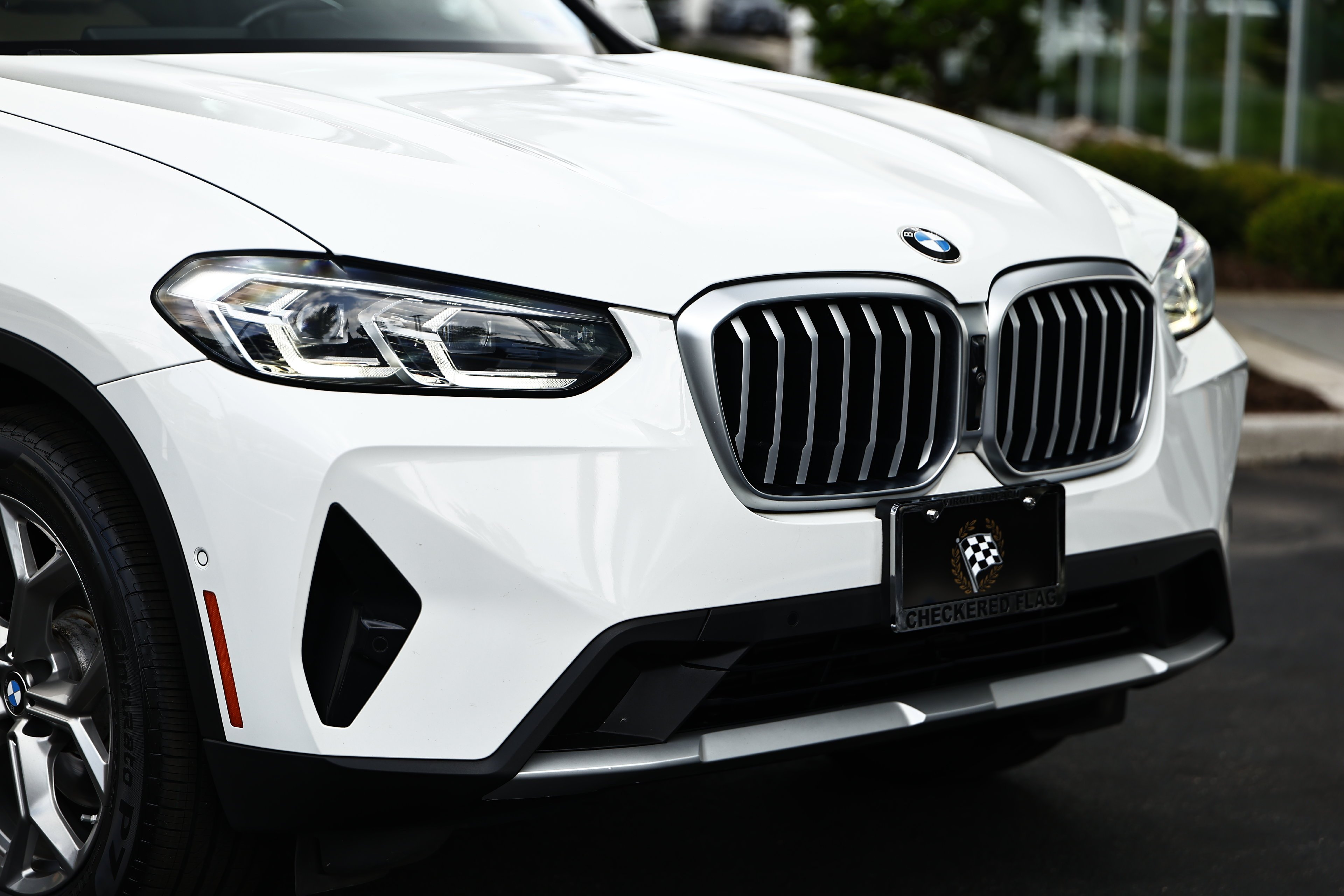 Used 2024 Alpine White BMW xDrive30i image 2