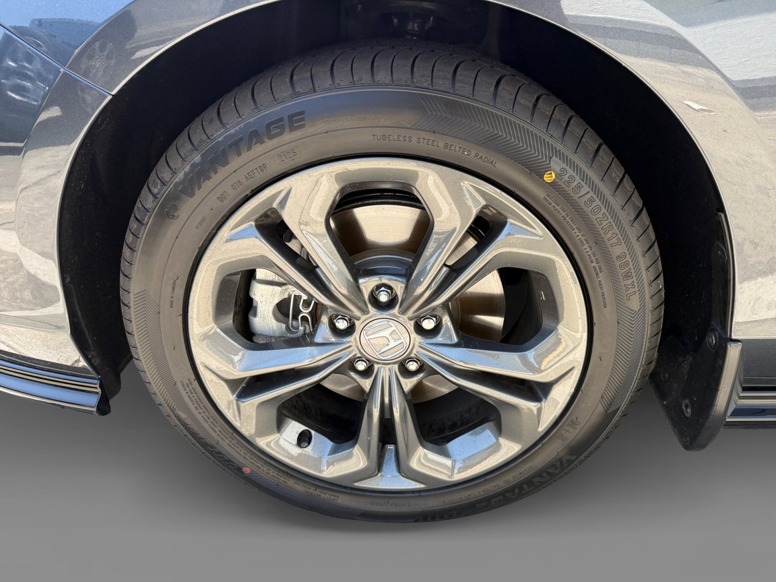 Used 2024 Gray Honda EX-L image 9