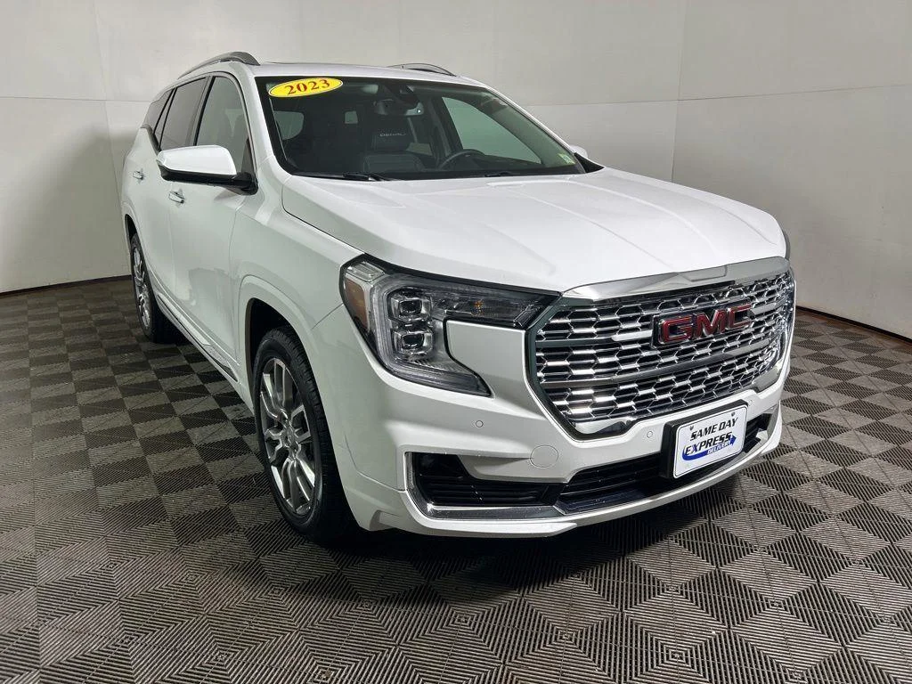 Used 2023 Summit White GMC Denali image 7