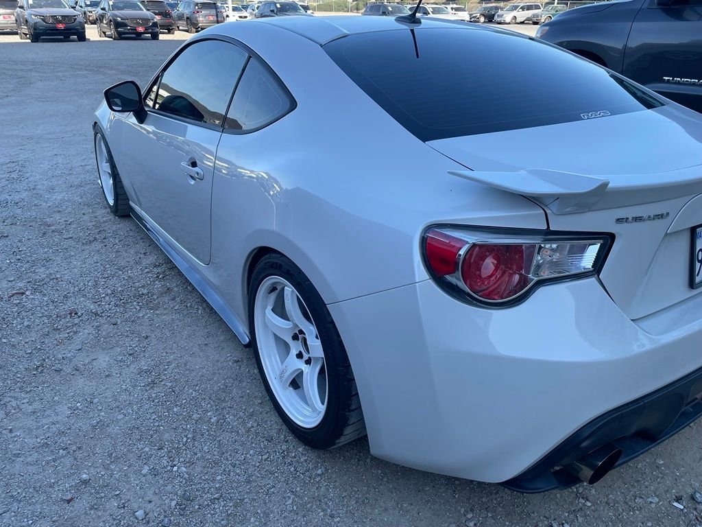 Used 2013 Satin White Pearl Subaru Limited image 8