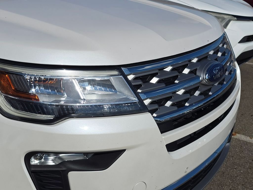 Used 2019  Ford Limited image 13