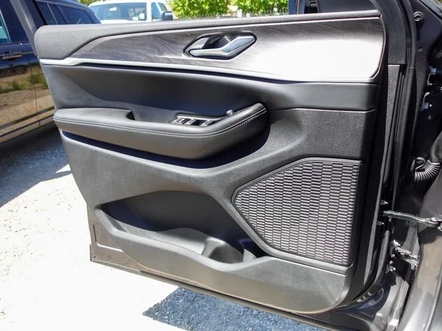 New 2026 Baltic Gray Metallic Clearcoat Jeep Altitude image 17