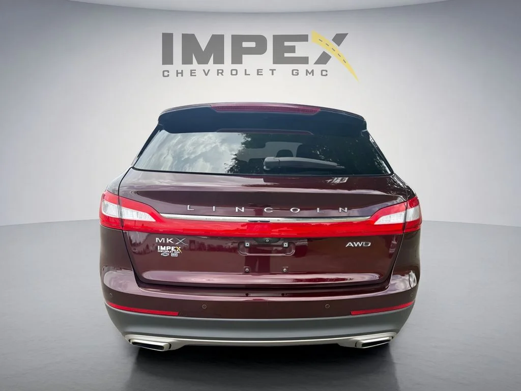 Used 2018 Red Lincoln Reserve image 4