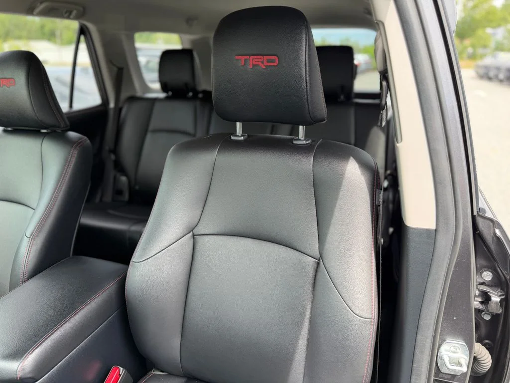 Used 2020 Gray Toyota Venture image 11