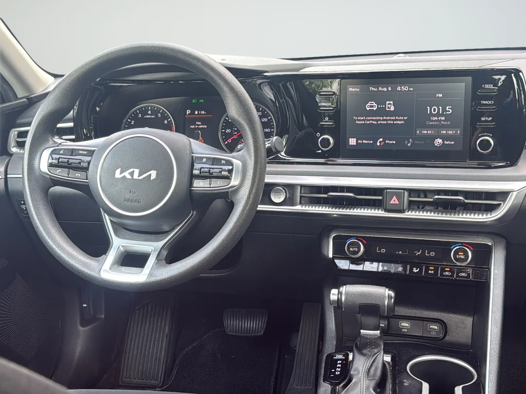 Used 2022 White Kia LXS image 11