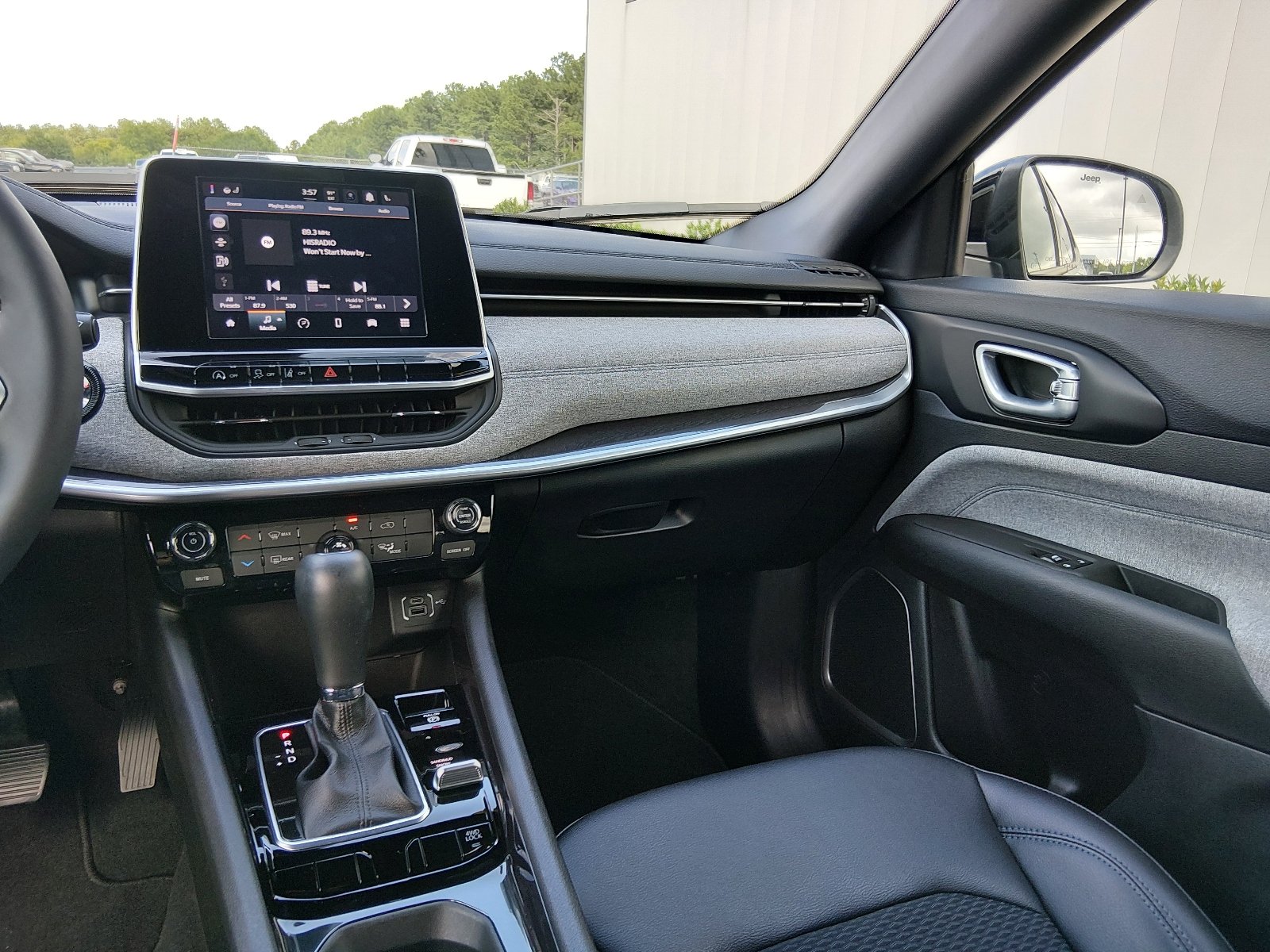 Used 2026 Diamond Black Crystal Pearl Coat Jeep Latitude image 11
