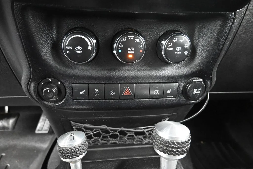 Used 2014 Gray Jeep Unlimited Sahara image 20