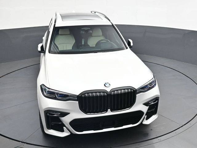 Used 2021 White BMW M50i image 28