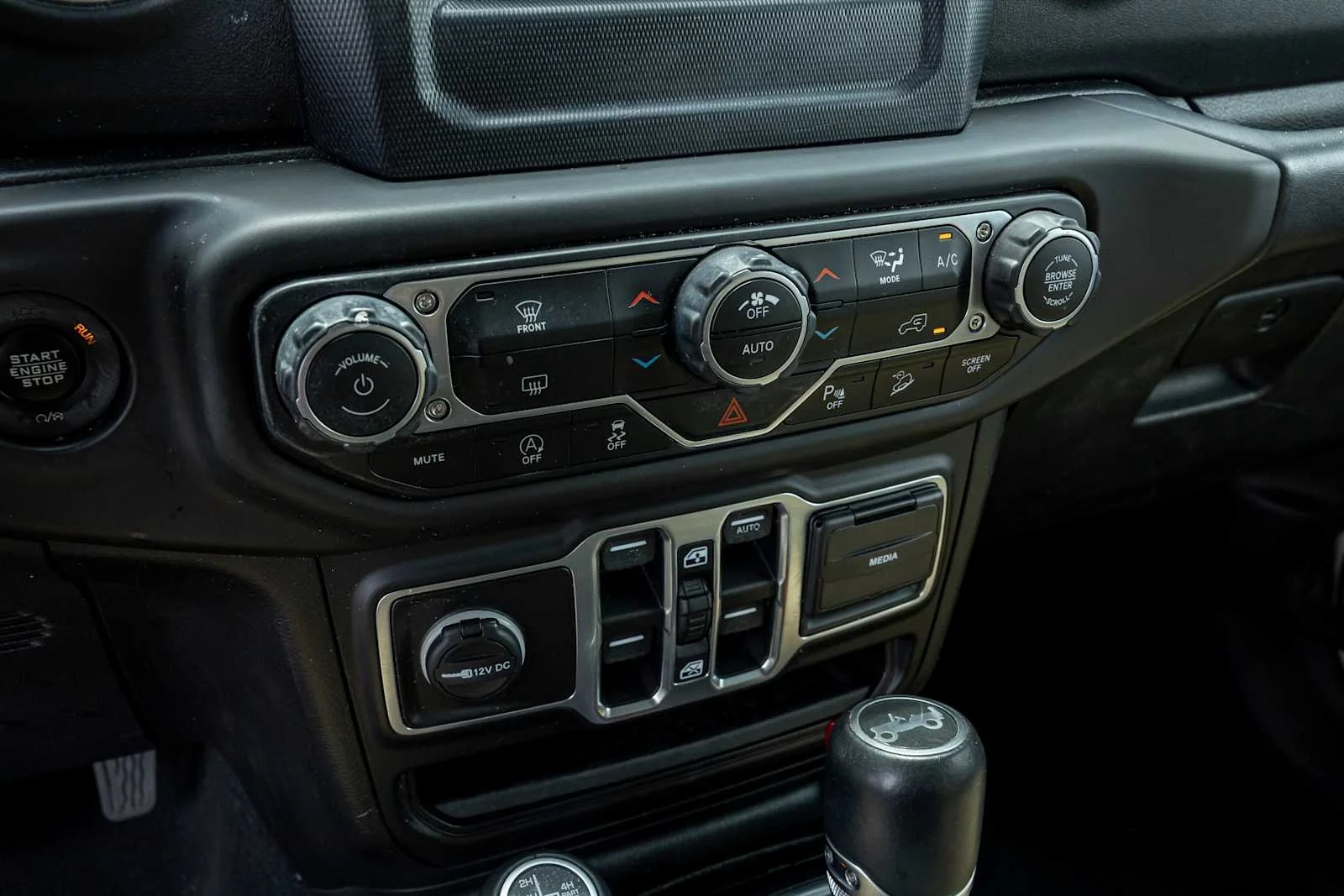 Used 2018 Bright White Clearcoat Jeep Sahara image 20