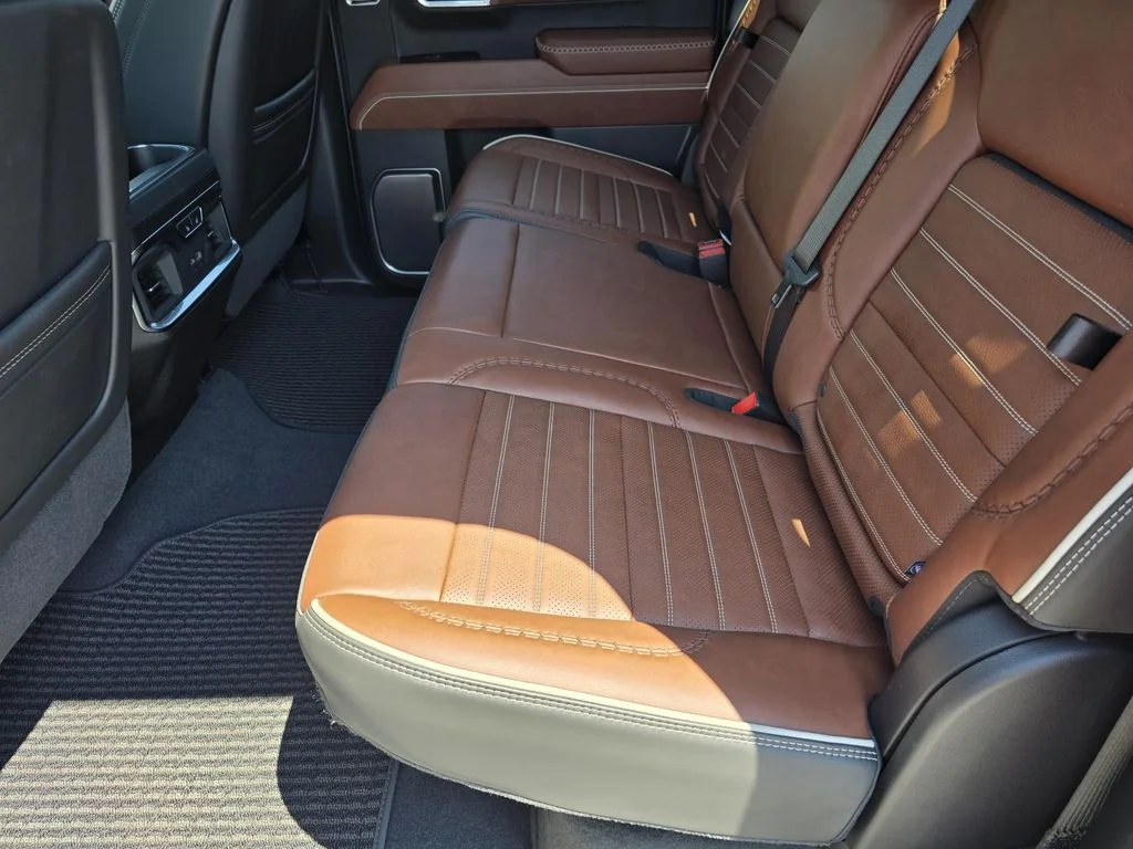 Used 2025 White Frost Tricoat GMC Denali Ultimate image 10