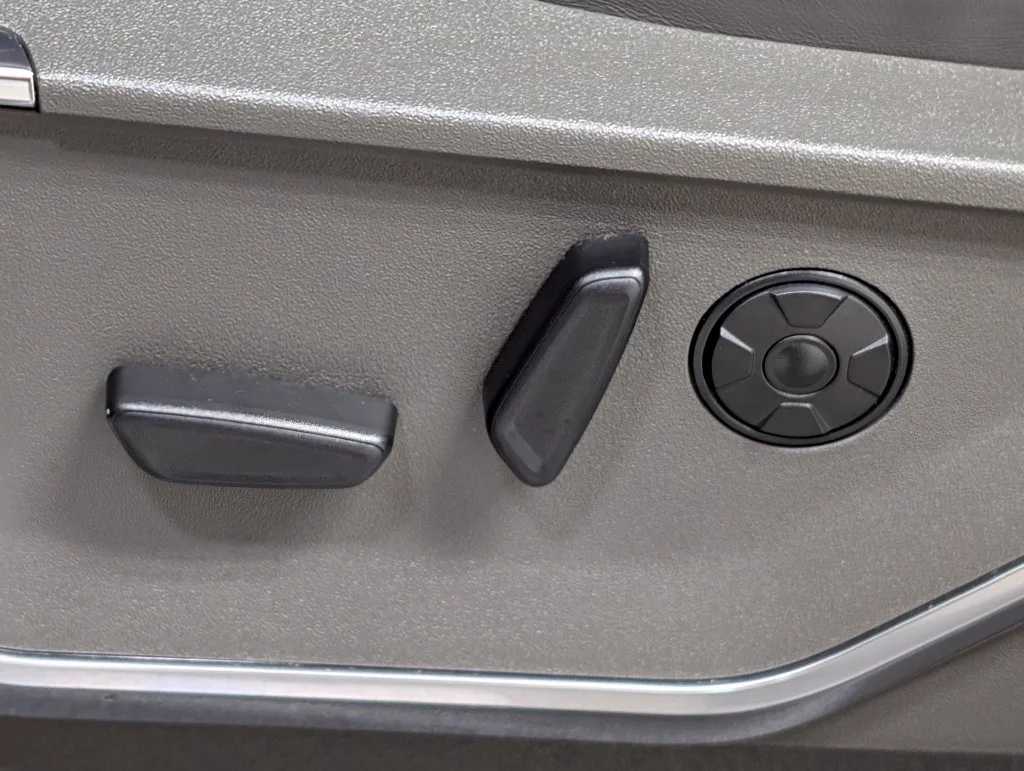 Used 2025 Star White Ford Platinum image 18