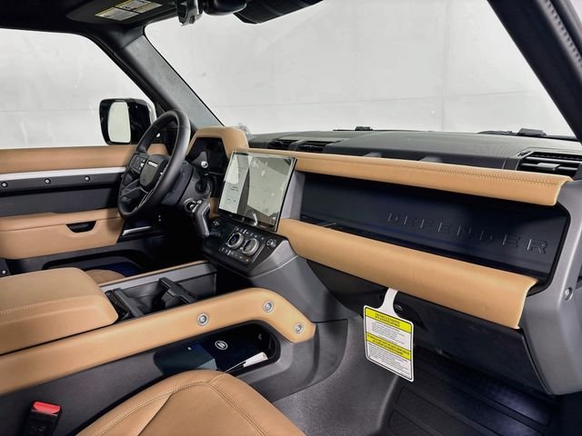 New 2026 White Land Rover X-Dynamic SE image 26