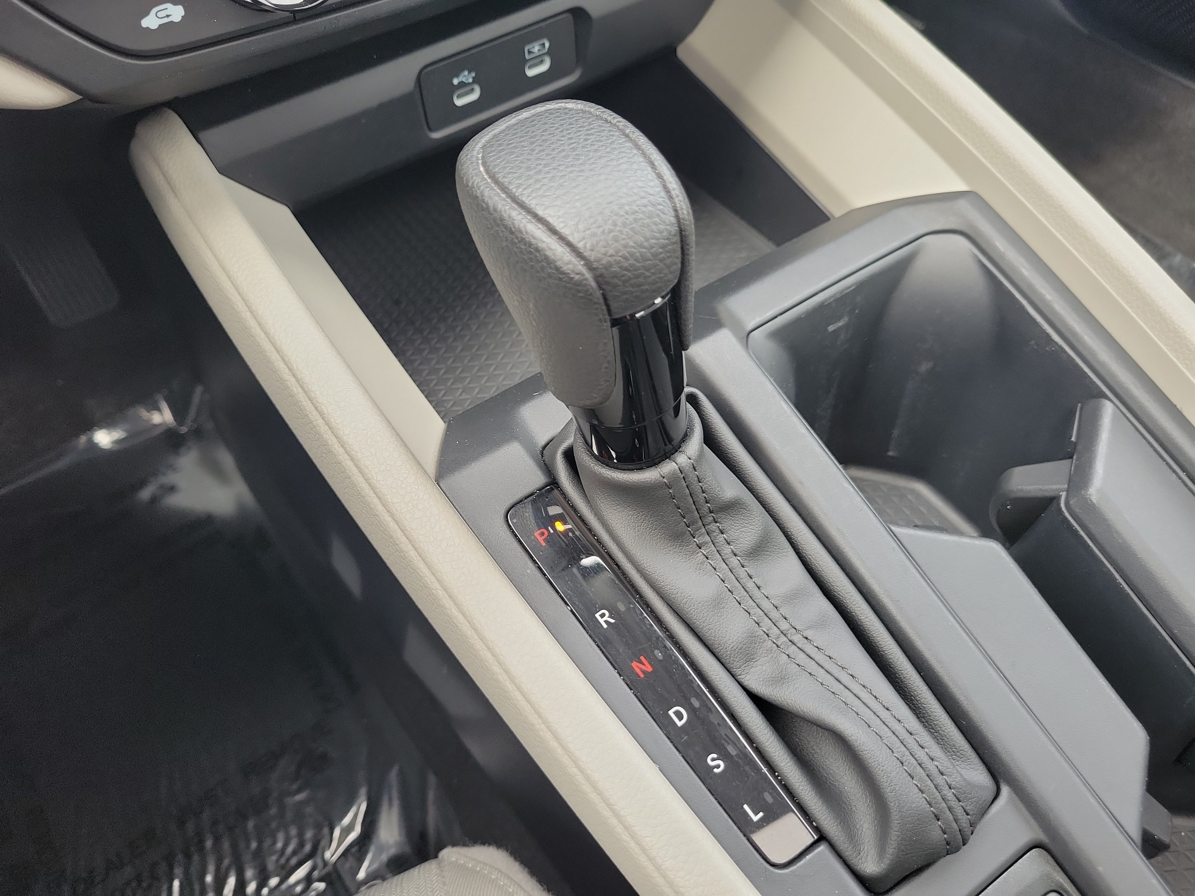 Used 2024 White Honda EX image 27
