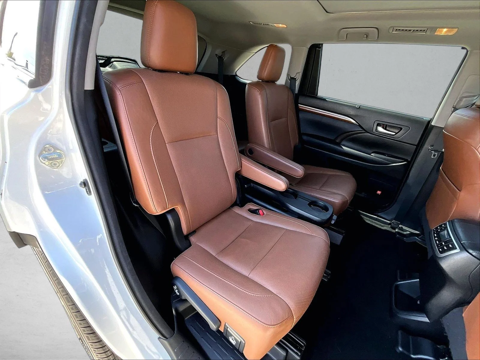 Used 2017 Blizzard Pearl Toyota Limited Platinum image 28