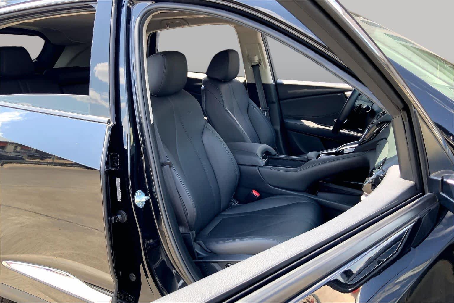 Used 2024 Majestic Black Pearl Acura  image 9