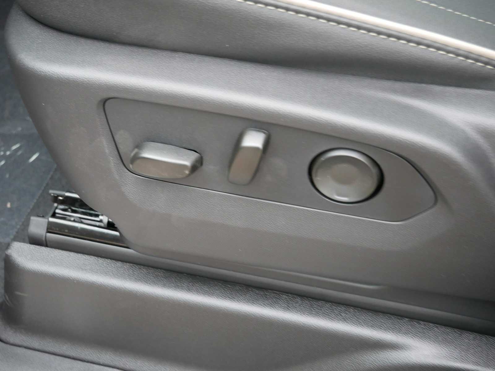 2026 Chevrolet Suburban Premier - Photo 17