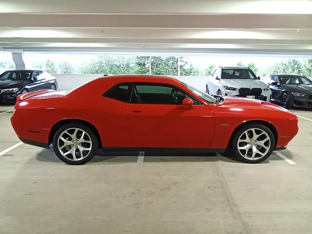 Used 2016 Torred Clearcoat Dodge R/T image 4