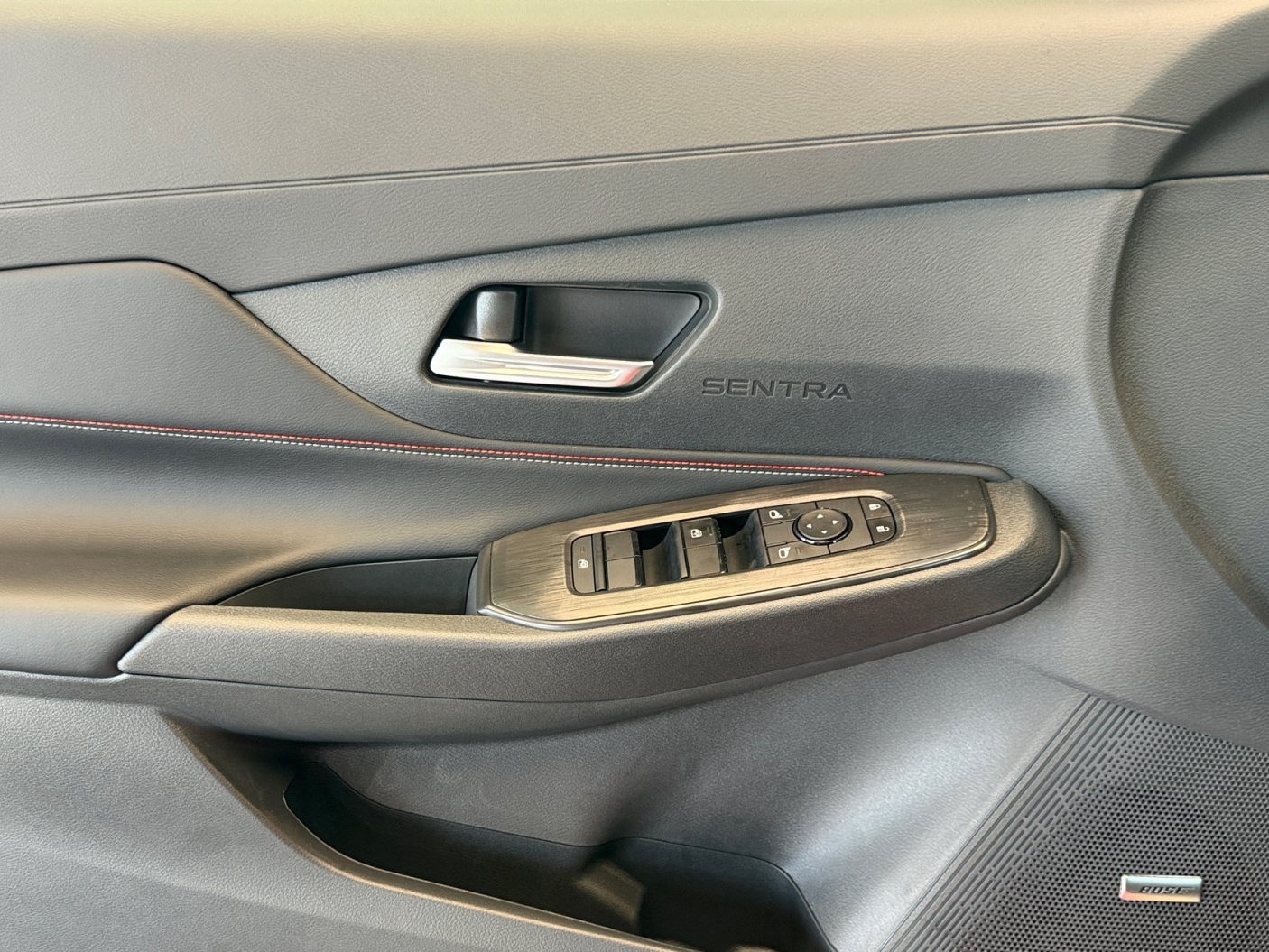 New 2027 Atlantic Gray Metallic / Super Black Two-tone Nissan SR image 25