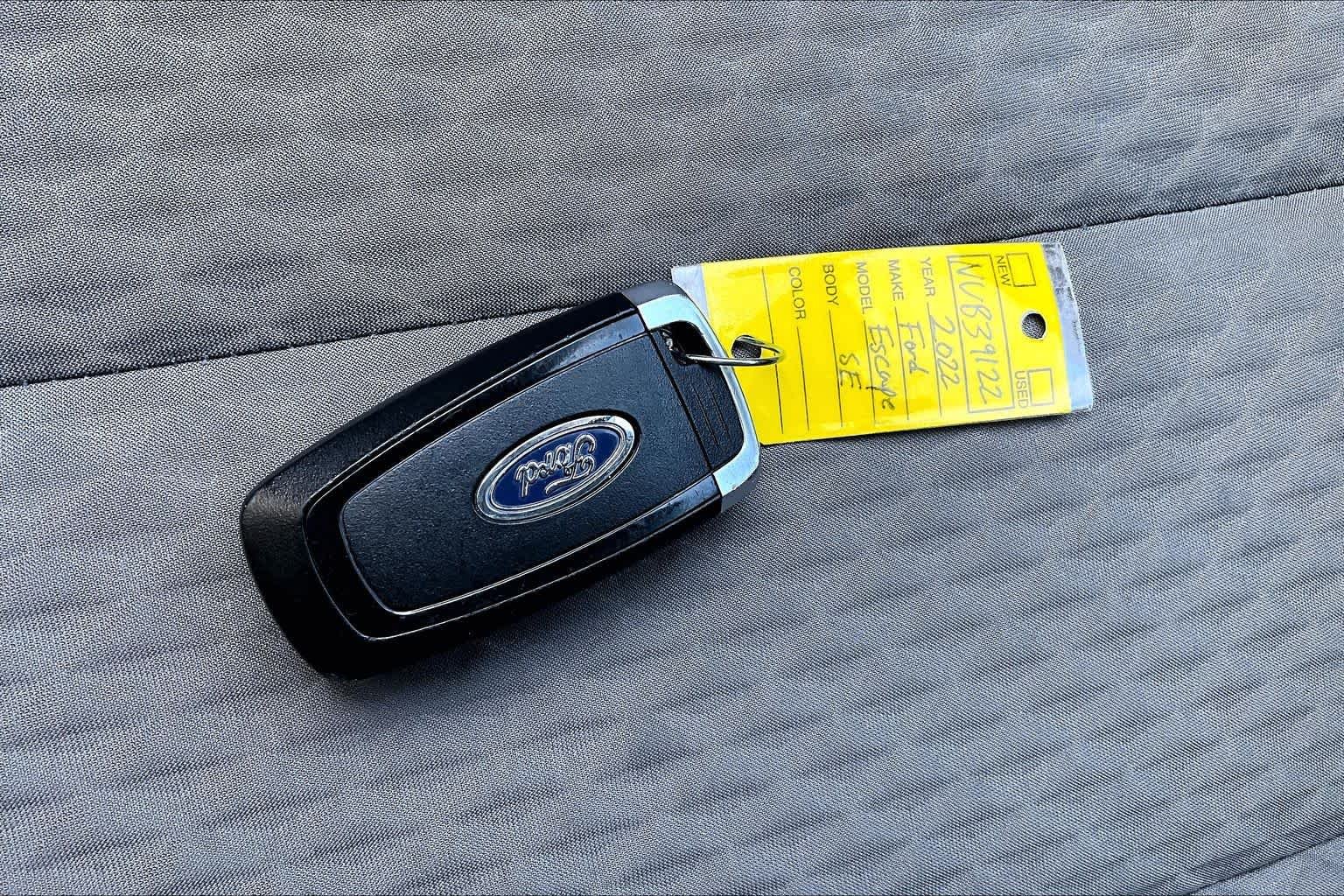 Used 2022 Iced Blue Silver Ford SE image 15