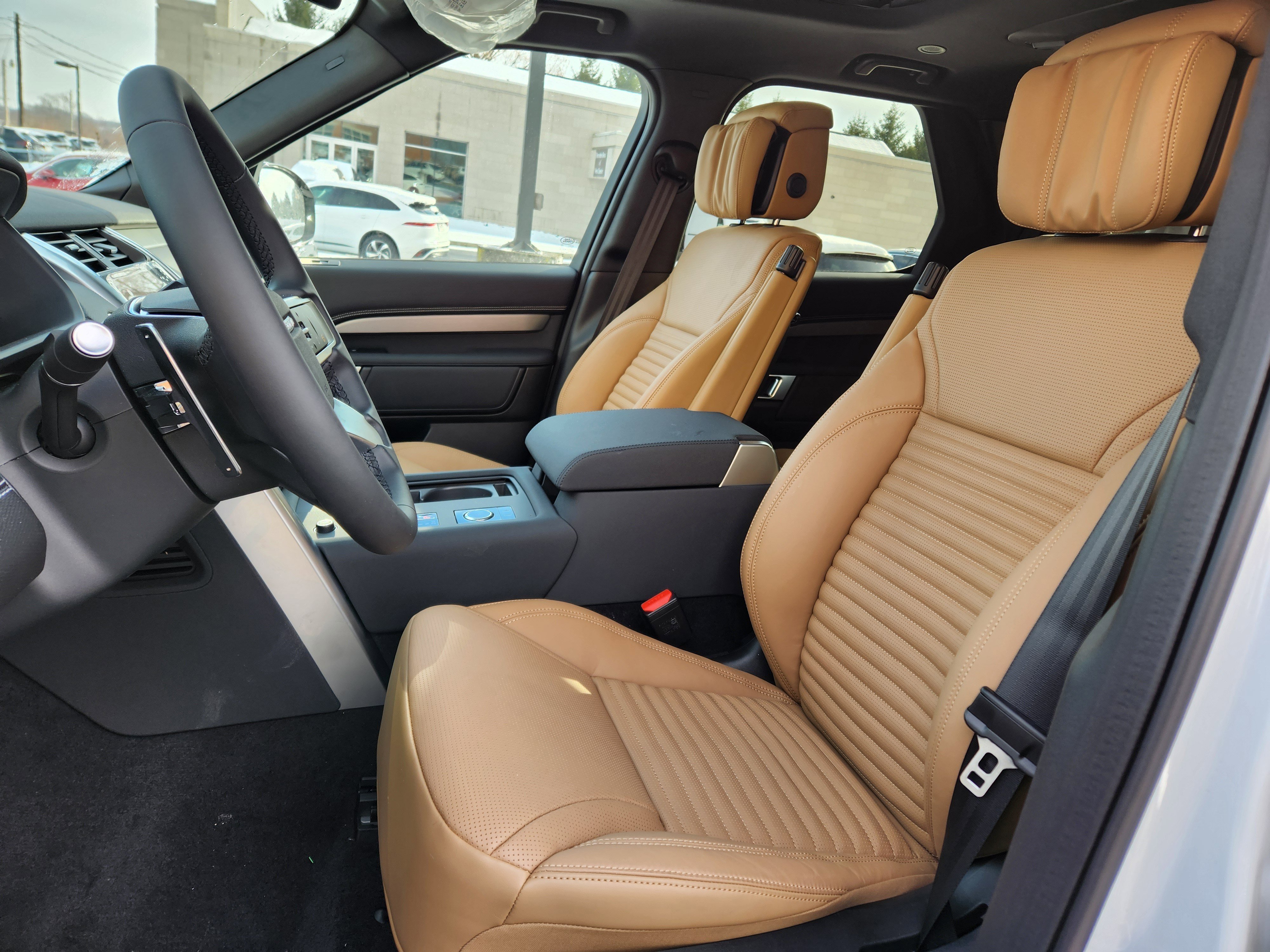 2026 Land Rover Discovery Gemini Edition - Photo 8