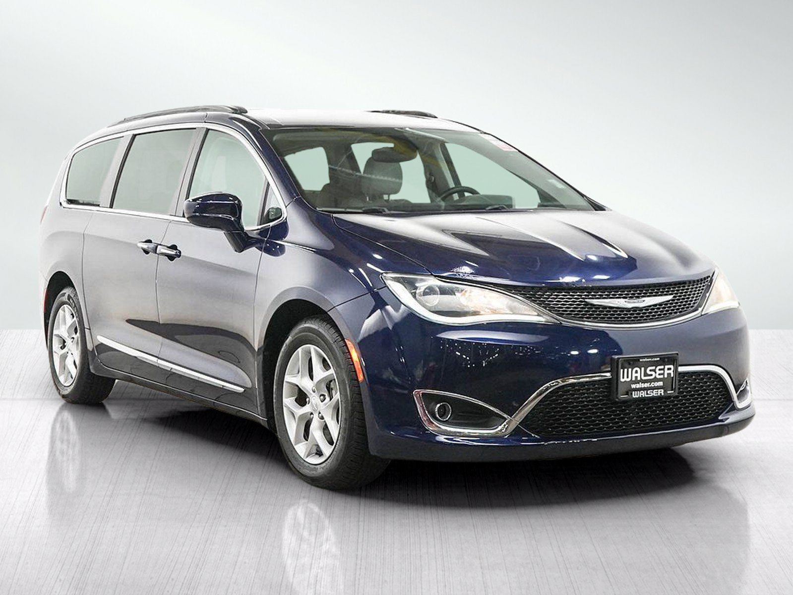 Used 2017 Jazz Blue Pearlcoat Chrysler Touring L image 7