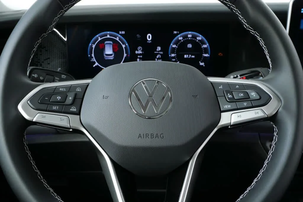 New 2026 Platinum Gray Metallic Volkswagen SE image 9