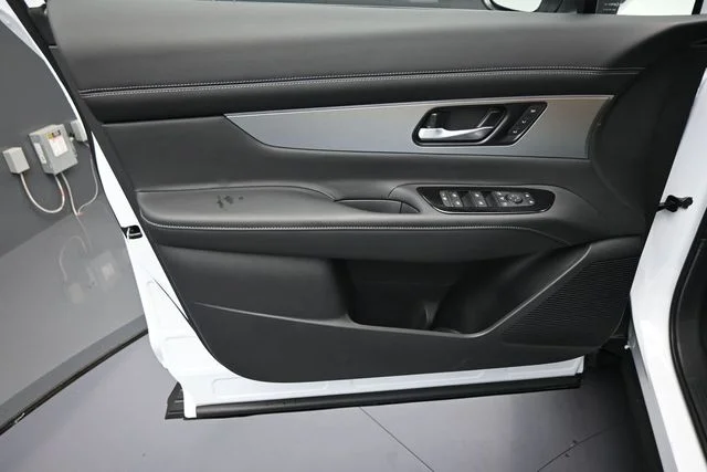 New 2026 White Nissan Platinum image 9
