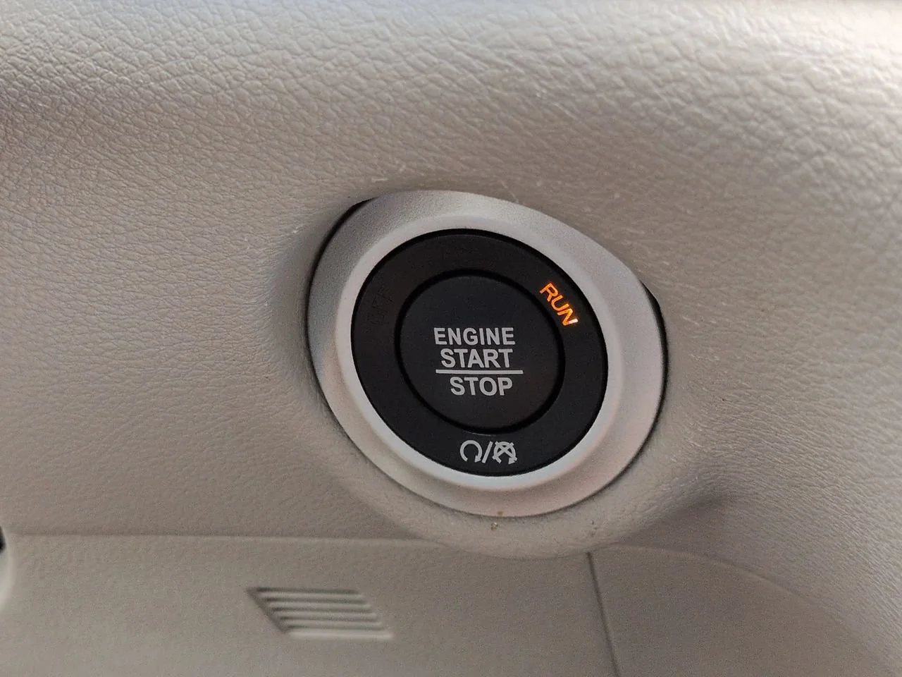 Used 2021 Bright White Clearcoat Chrysler Touring L image 28