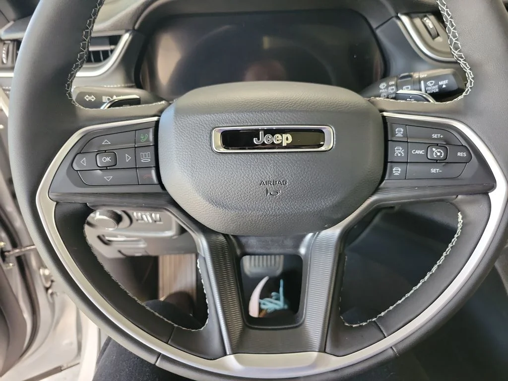 New 2026 Silver Zynith Jeep Laredo X image 16