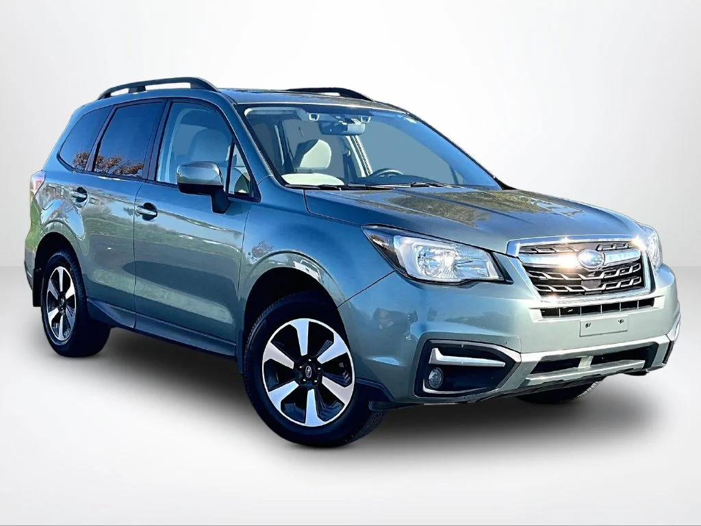 Used 2017 Green Subaru 2.5i Premium image 11