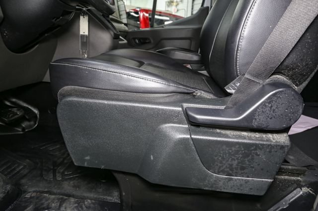 Used 2025  Ford Base image 32