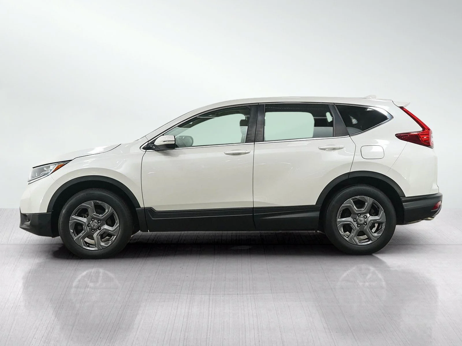 Used 2018 Honda CR-V EX with VIN 5J6RW2H57JL011752 for sale in Burnsville, Minnesota