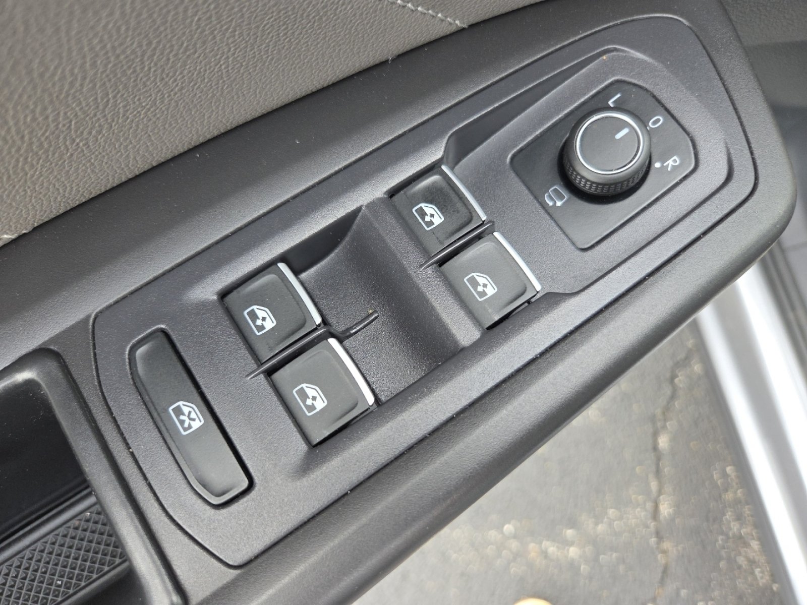 2022 Volkswagen Atlas Cross Sport SEL Premium R-Line - Photo 30