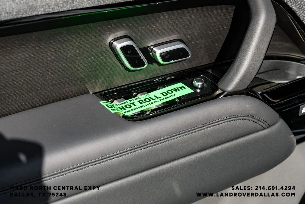 New 2026 Fuji White Land Rover Dynamic SE image 40